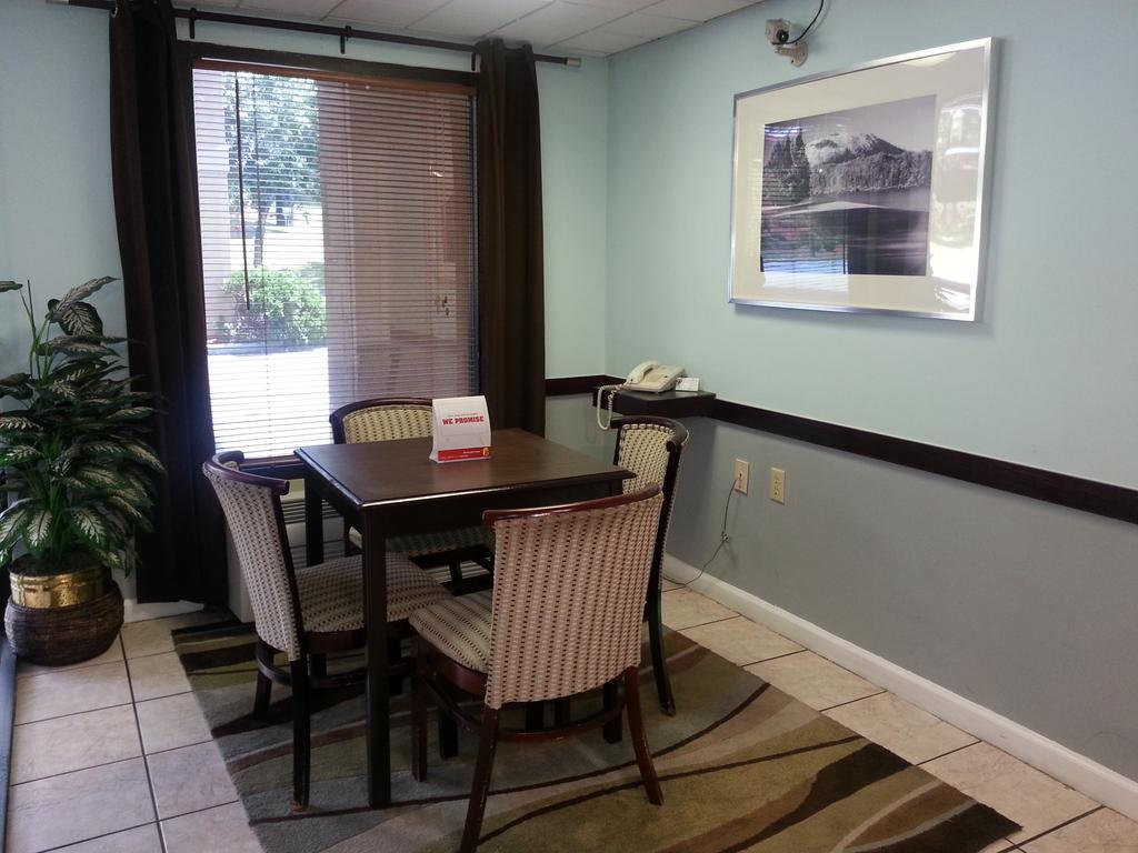 Motel Super 8 By Wyndham Decatur/Lithonia/Atl Area Zewnętrze zdjęcie
